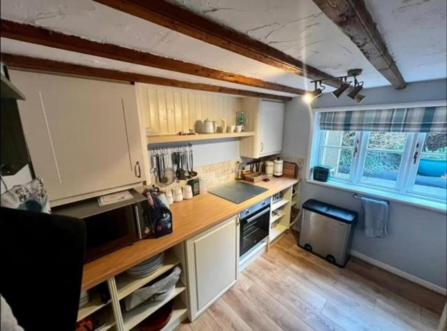 Others 2, Cosy cottage in peaceful location, Swansea