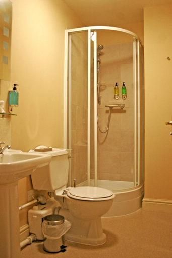 Bedroom 5, The Railway Tavern Hotel, London