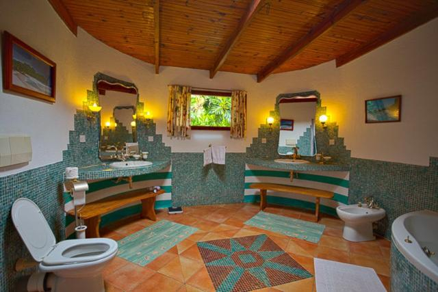 Bathroom 3, Cote Sud Self Catering Bungalows