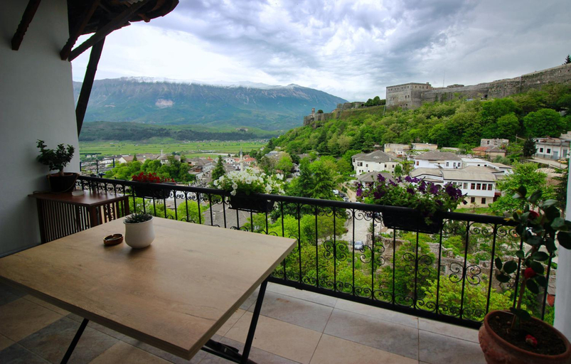 Others 3, Emblematic House Apartment 1, Gjirokastrës