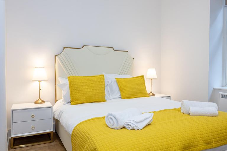 Others 3, Superb 2BD apartment in China Town, Manchester