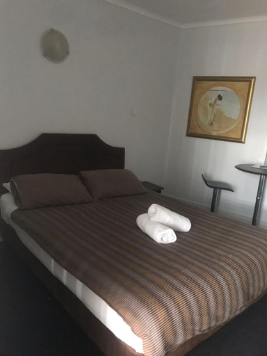 Bedroom 4, The Flinders Hotel Motel Port Augusta, Port Augusta