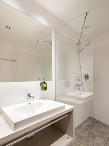 Bathroom 3, Hotel AT HOME - late arrival self check in, Graz