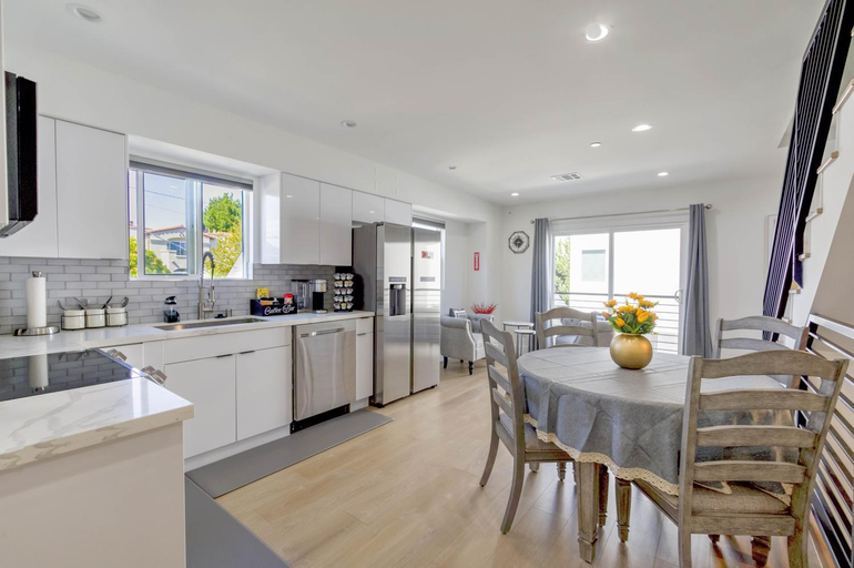 Others 2, Modern Townhouses in Studio City, Los Angeles