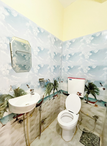 Bathroom, R K Guest House, Varanasi