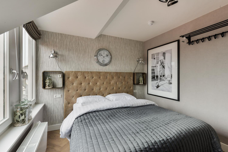 Others 4, Hotel aan de Haven, Edam-Volendam
