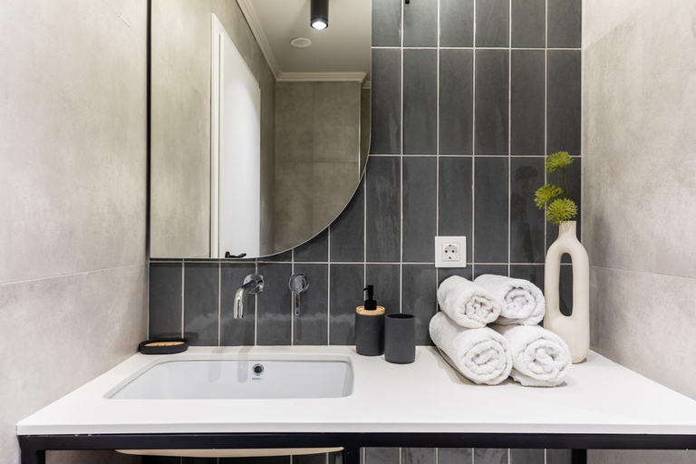 Bathroom 3, City Heart Apartments, Crete