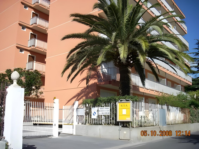 Others 3, Residence Laura, Imperia