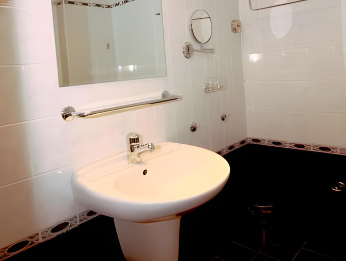 Bathroom 4, Hotel Aura Prague design and garden pool, Praha 8