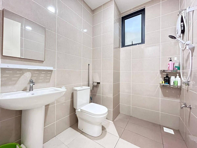 Bathroom 4, Jeff & Ricky Homestay 81@P Residence(Huge corner), Kuching