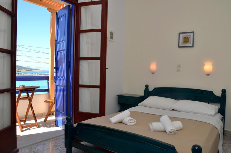 Others 2, To Petrino, South Aegean