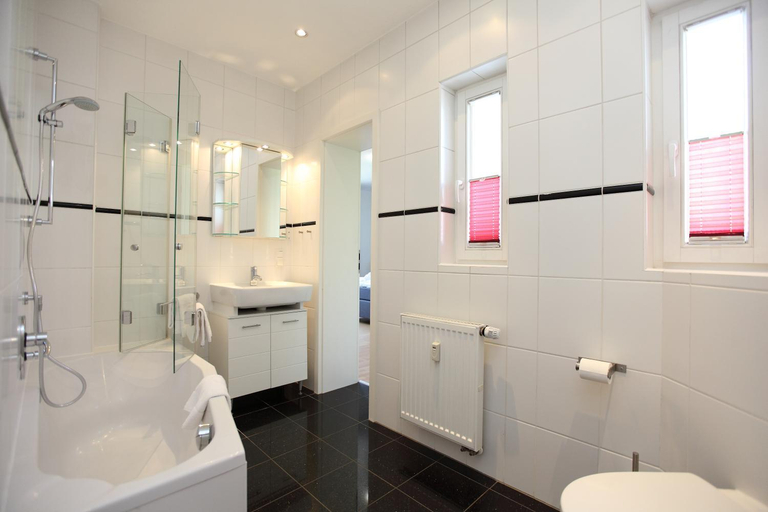 Bathroom 4, Gobel`s Hotel Quellenhof, Waldeck-Frankenberg