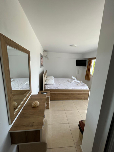 Others 4, Eri Rooms, Sarandës