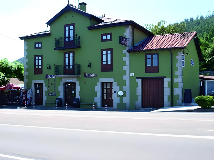 Exterior & Views