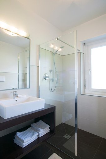 Bathroom, Hotel Schonbrunn, Bolzano