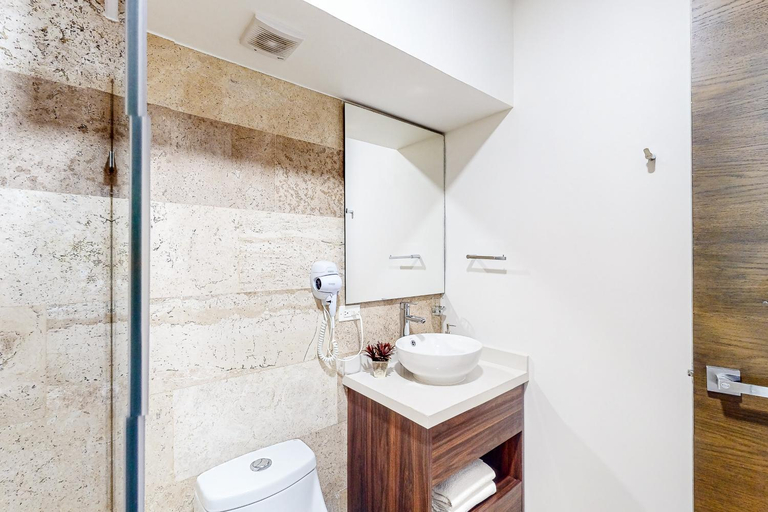Bathroom 2, Menesse Midtown 2 Unit 208, Cozumel