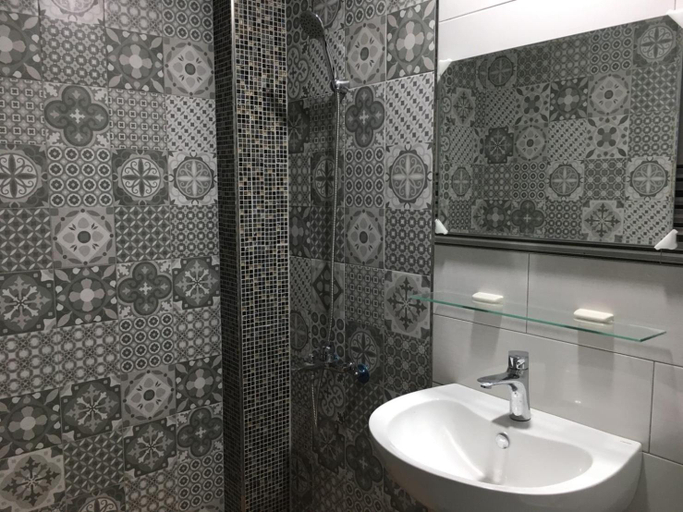 Shower 2, Heng Jiou Homestay, Pingtung