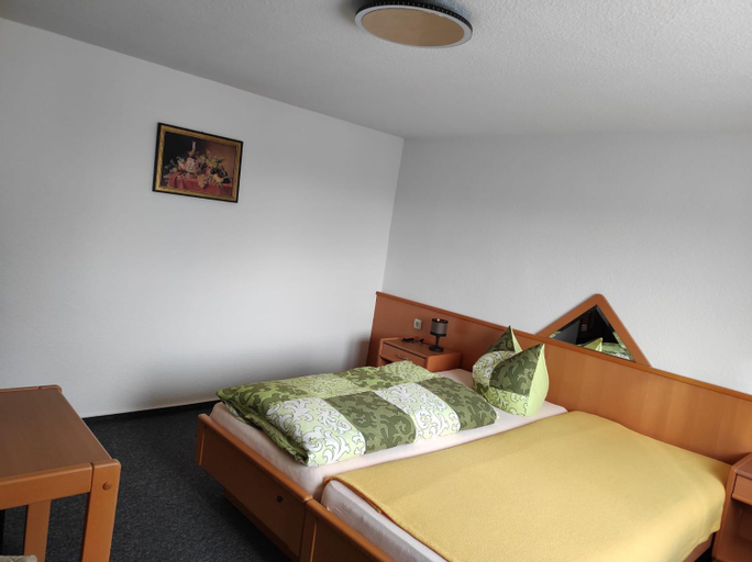 Bedroom 3, Gasthof Zur Goldenen Sonne, Saale-Orla-Kreis