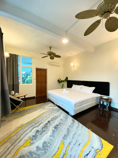 Seahome Boutique Hotel Room Type - Deluxe Queen Room with Shared Balcony