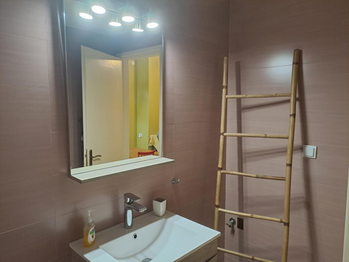 Shower 5, Vicky's place,near Athens airport, Attica