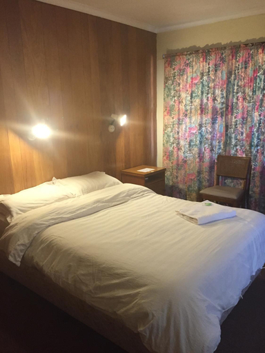 Bedroom 3, Meekatharra Hotel, Meekatharra