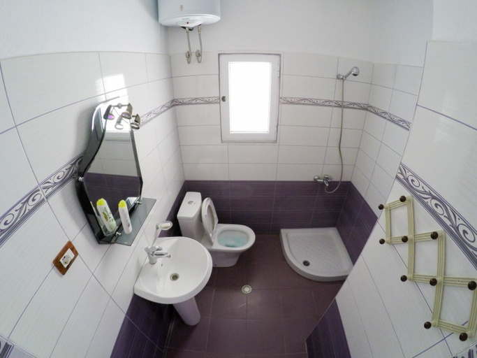 Others 4, Hotel Freskia, Gjirokastrës