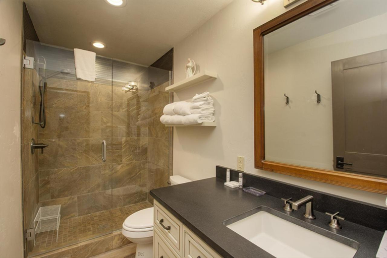 Bathroom 3, Hi Country Haus Unit 2121, Grand
