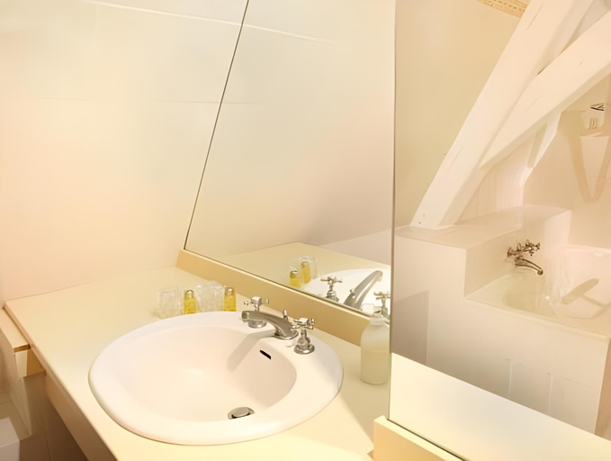 Bathroom 4, Hotel Cathedrale, Bas-Rhin