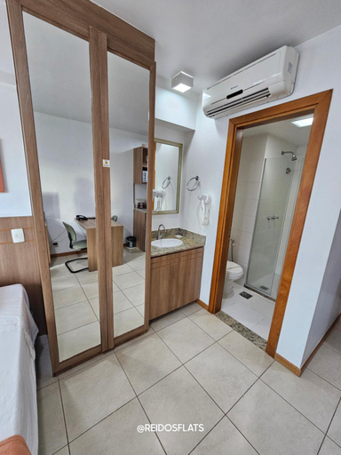 Bathroom 4, FLAT SAINT MORITZ EXPRESS, SHN QUADRA 1, COM ESTACIONAMENTO GRATIS, ESTACAO DE RECARGA DE CARRO ELET, Brasília