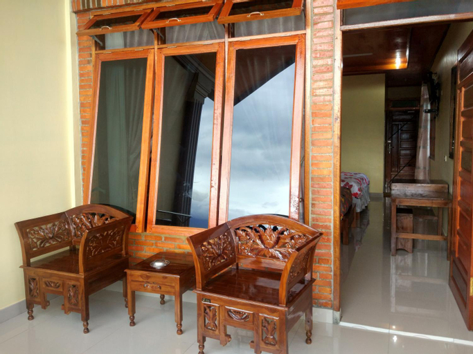 Others 3, Gokhon Guest House, Samosir