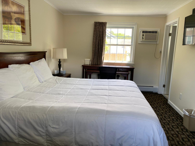 Bedroom 3, The Villager Motel, Berkshire