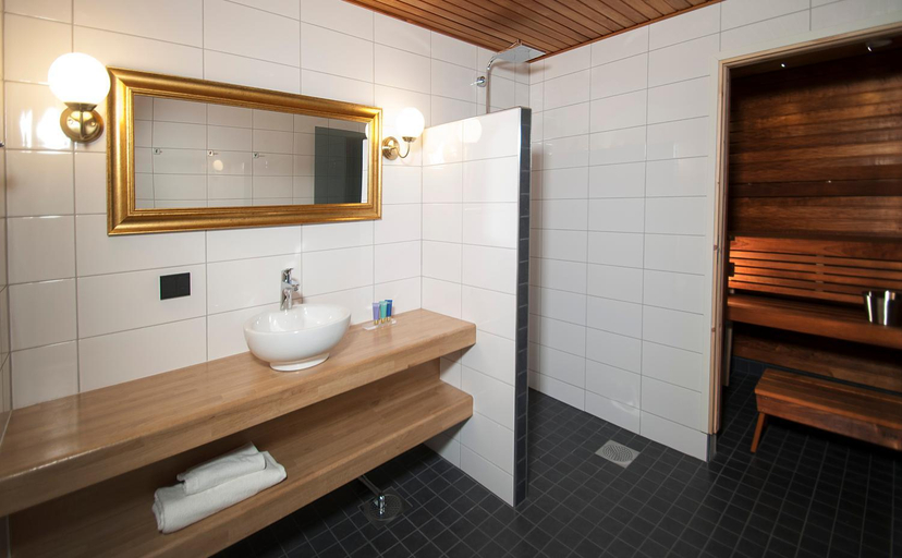 Bathroom, Grand Hotel Mustaparta, Haparanda
