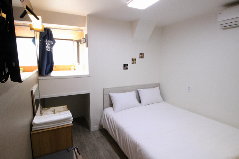 Bedroom 26
