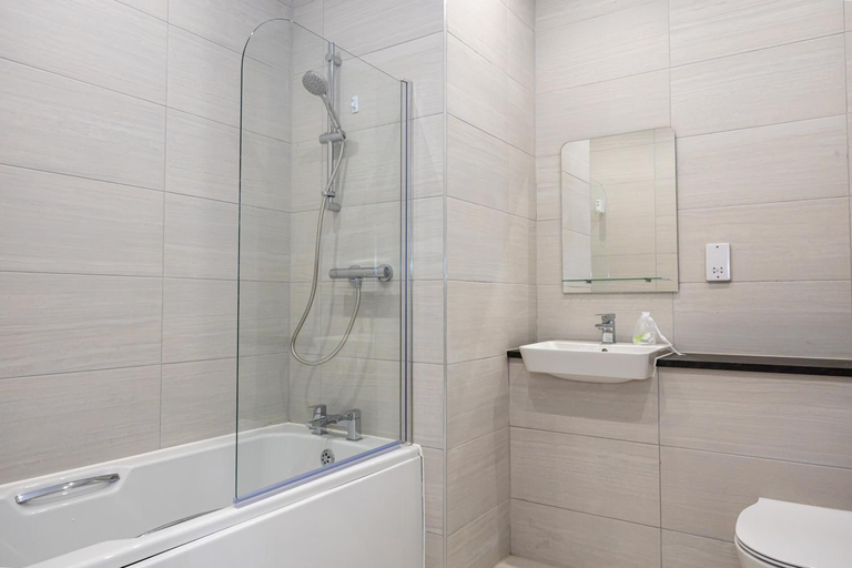 Others 5, Superb 2BD apartment in China Town, Manchester
