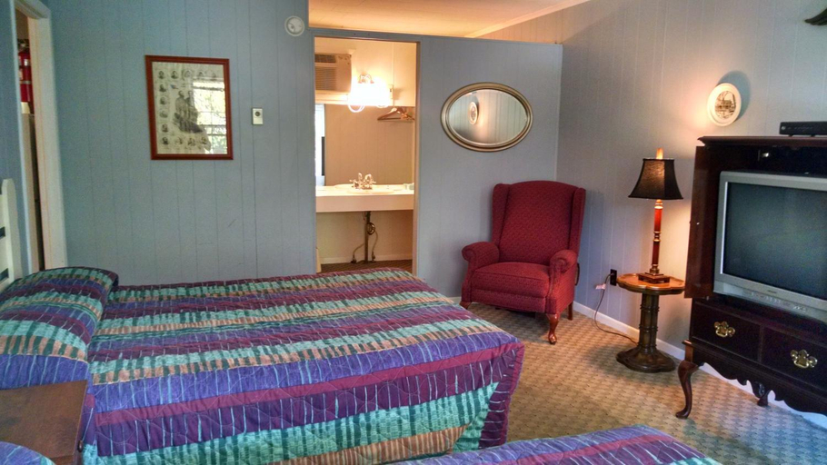 Bedroom 2, Roseloe Motel, Bath