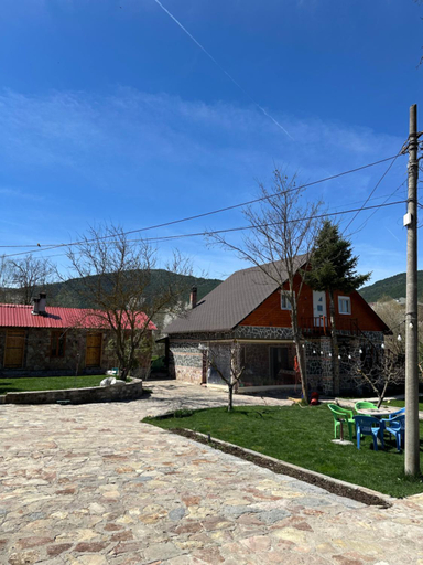 Others 5, Shtepi Druri Arber, Korçës