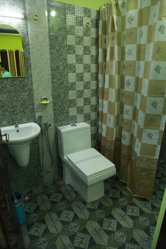 Bathroom 2, The Kissing Mountains, Idukki