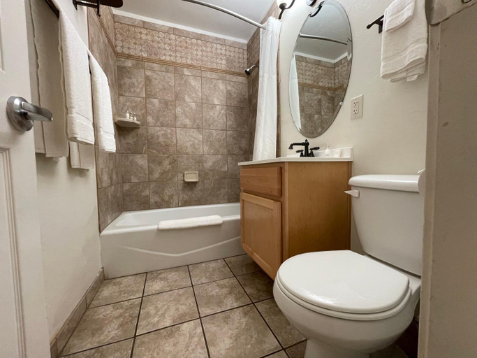Bathroom 4, Arizona Sunset Inn & Suites, Cochise