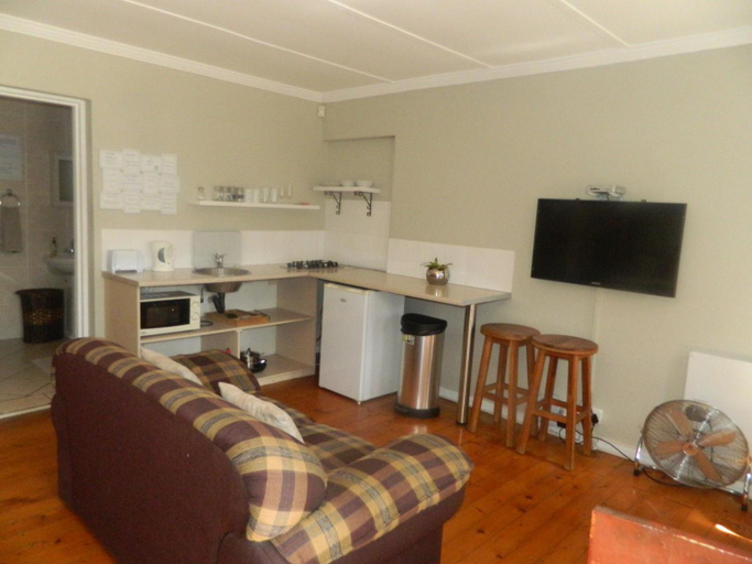 Others 5, 4 Elements lodge, Chris Hani