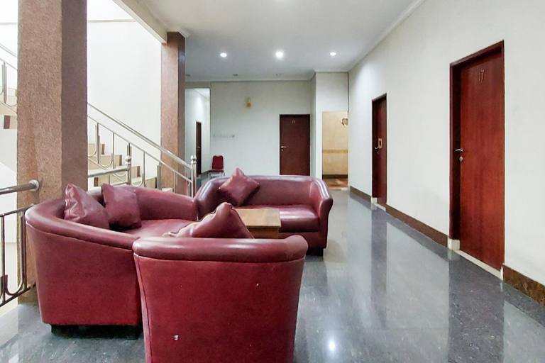 Public Area 2, Ni Hotel Syariah Bandara Soekarno Hatta Mitra RedDoorz, Tangerang