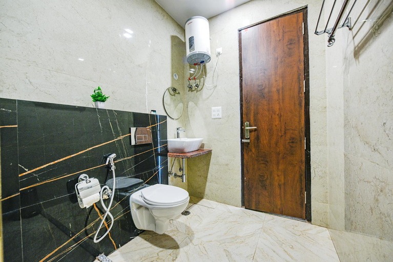 Bathroom 4, FabHotel Jaswinder Bhawan, Hardwar