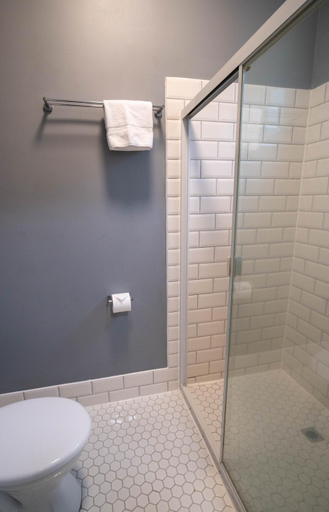 Bathroom 1, The Platypus Accommodation & Cafe, Cabonne