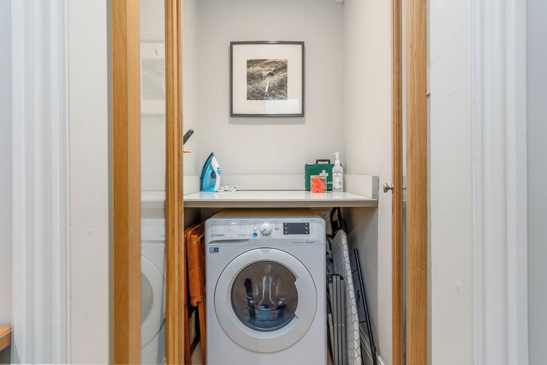 Bathroom 5, Clarendon Place 1BD in Leamington Spa, Warwickshire