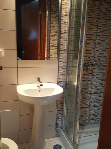 Bathroom, Almancil Hostel, Loulé