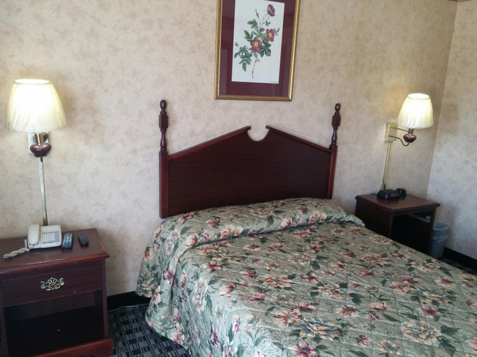 Bedroom 2, Stonebrook Inn, Hardin