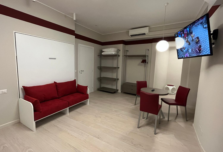 Others 5, Borgo Yporegia, Torino