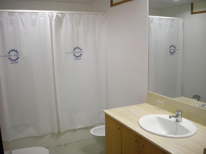 Bathroom 4, Hotel Flora Parc, Barcelona