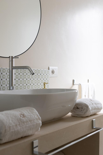 Bathroom 2, Oronti Accommodations, Lecce