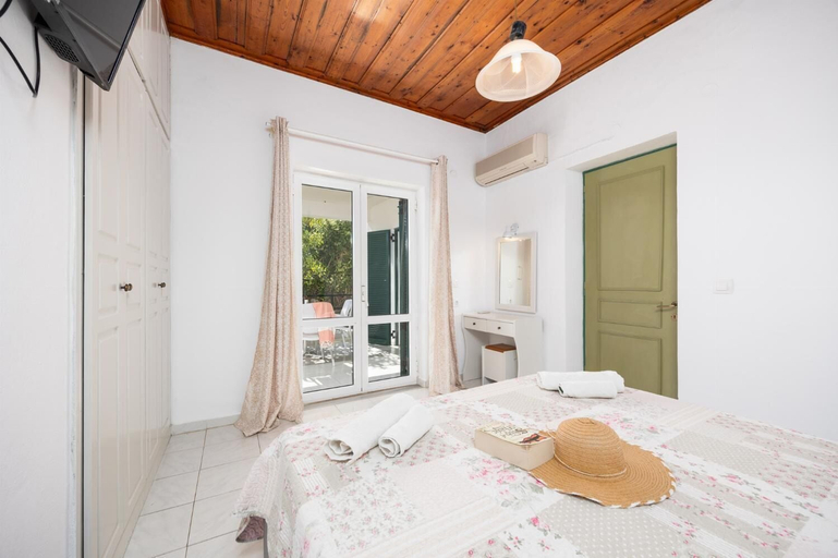 Bedroom 2, Nissaki Sea View Hotel, Ionian Islands