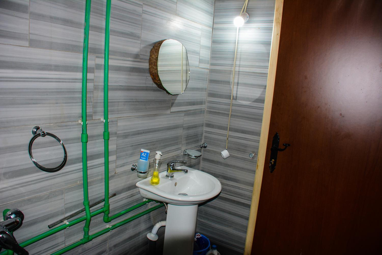 Bathroom 4, Eagles Land, Shkodrës